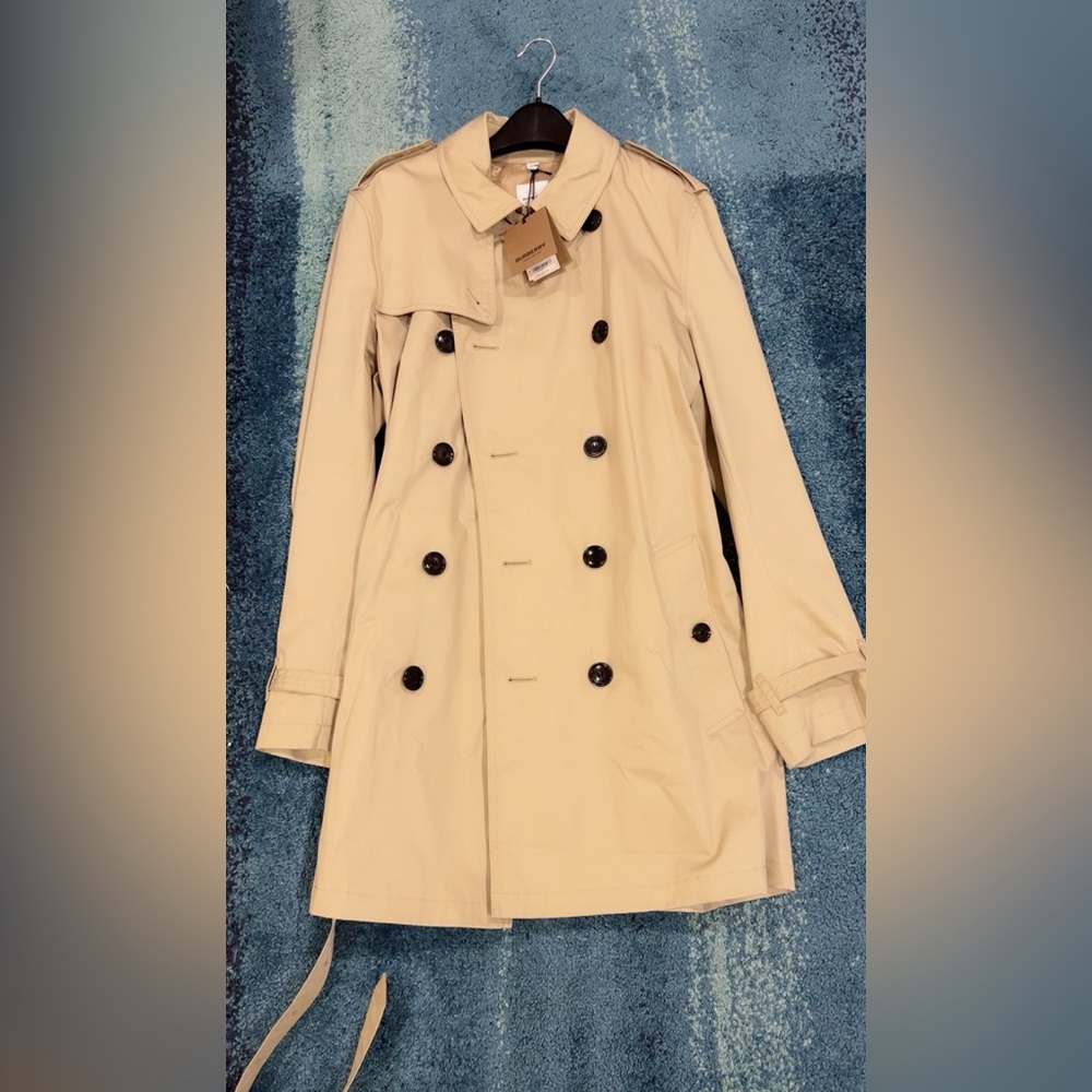 NWT Burberry Britten trench coat